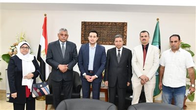 قيادات الوفد بالفيوم يلتقون نائب المحافظ ويناقشون قضايا ومشاكل المحافظة