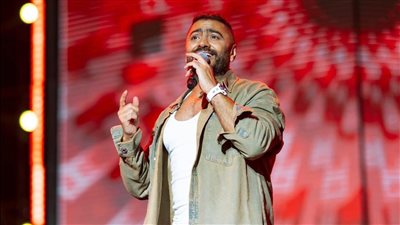 تامر حسني يشعل الإسكندرية بحفل تاريخي وحضور جماهيري هائل (صور)