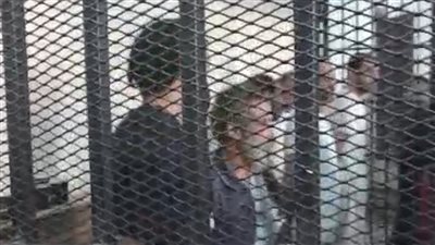  محدش يصور ولدي.. انهيار والدة أحمد ياسر المحمدي بعد سجنه 3 سنوات