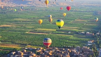 70 رحلة بالون في سماء الأقصر تقل 1700 سائحًا من جنسيات مختلفة 