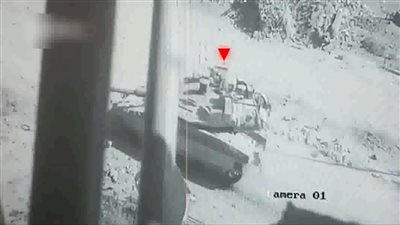 كتائب القسام تنشر مشاهد تدمير دبابة إسرائيلية بعبوة شديدة الانفجار شرق معسكر جباليا