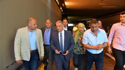 محافظ الإسماعيلية يتفقد أعمال تطوير وإعادة فتح شارع مصر 