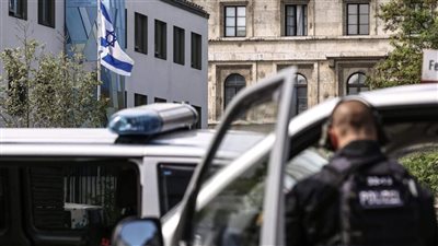 حرائق في روش بينا بعد سقوط صواريخ وفرق الإطفاء تحاول السيطرة عليها