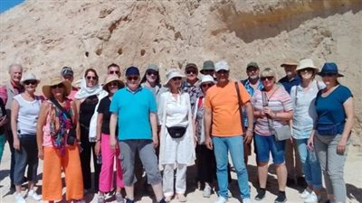 وفد استرالي يزور منطقتي تونا الجبل وتل العمارنة لتعزيز التعاون الثقافي