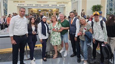 وفود من السائحين تستقل قطارات النوم من محطة بشيل متجهة إلى أسوان لزيارة المناطق السياحية