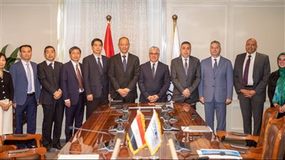 وفد صيني يبحث سبل الاستثمار في صناعة النحاس بمنطقة قناة السويس 