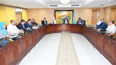 محافظ الفيوم يشدد على تسريع وتيرة العمل لإنهاء ملفات التصالح 