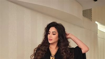 لجين عمران تمزج بين الأناقة والبساطة في أسبوع الموضة بالرياض