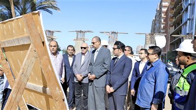 محافظ سوهاج يتفقد أعمال إنشاء كوبري أعلى مزلقان الروافع قبلي