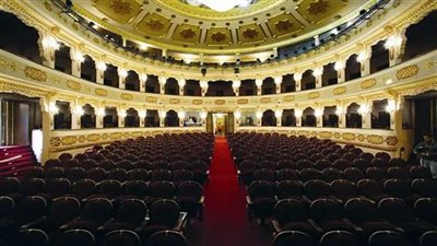 المسرح العائم في انتظار طوق النجاة 