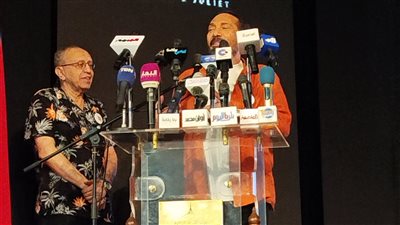 علي الحجار يعلن عن مفاجأة لجمهور مسرحية 