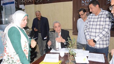 محافظ الغربية يفاجئ المراكز التكنولوجية بطنطا لمتابعة معدلات الأداء بملف التصالح