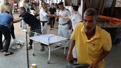 حملة مكثفة لإزالة الإشغالات والإعلانات بحي أول مدينة الإسماعيلية