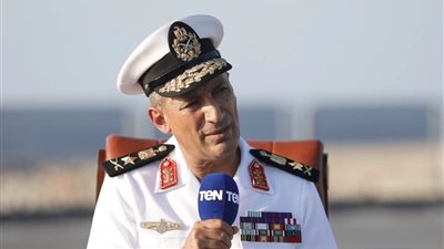 قائد القوات البحرية يكشف مفاجأة عن امتلاك مصر المسيرات البحرية والجوية 