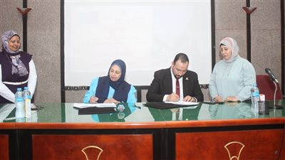 توقيع بروتوكول بين جامعة عين شمس ومصنع كيم تك للأجهزة العلمية والمعملية