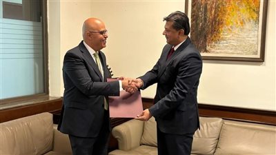 سفير مصر في نيودلهي يُقدم نسخة من أوراق اعتماده لوزارة الخارجية الهندية