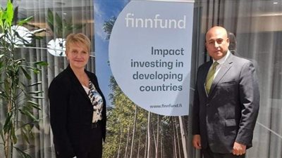 سفير مصر في فنلندا يلتقي بمديرة برنامج الشراكة الفنلندية لتمويل الاستثمارات والمشروعات