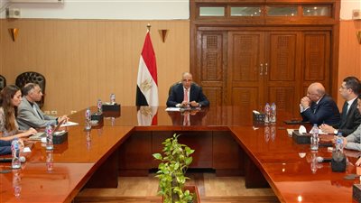 وزير الري ينسق مع ممثلي شركة المتحدة لتنفيذ حملة التوعية 