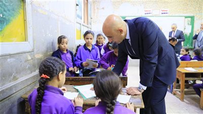 وزير التربية والتعليم يجري زيارة تفقدية مفاجئة لمدارس المطرية 