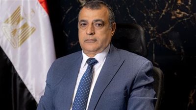 وزير الإنتاج الحربي يُهنئ العاملين بمناسبة عيدهم السبعين