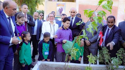 وزيرة البيئة: نحرص على التوسع فى نشر فكر زراعة الأشجار بكافة المدارس
