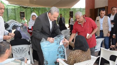 محافظ الغربية يقرر صرف مساعدات مالية للأسر الأولى بالرعاية بنهطاي 