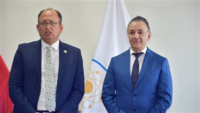 رئيس جامعة حلوان يكرم قيادات أكاديمية 