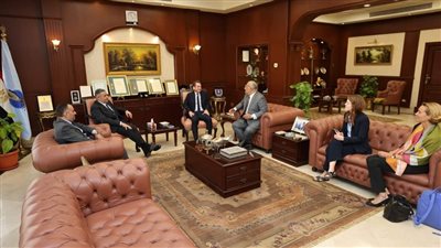 محافظ البحر الأحمر  يبحث تعزيز التعاون السياحي والاستثماري مع السفير الفرنسي 