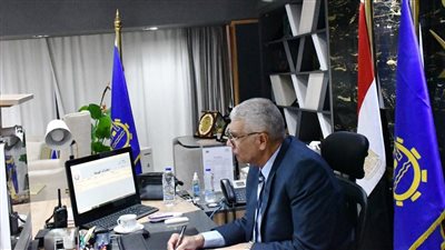 محافظ أسوان يشارك فى إجتماع وزيرى التموين والزراعة عبر الفيديوكونفرانس لضبط الأسعار 