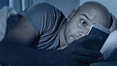 خبيرة تحذر من هذه العادة عند الاستيقاظ في منتصف الليل