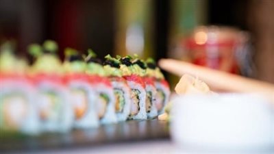 طريقة تحضير لفائف التونة الحارة بالأفوكادو