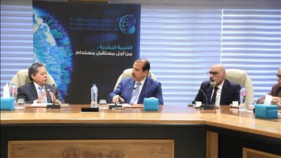 نائب وزير الصحة يبحث مع نظيره البنمي سبل التعاون المشترك 