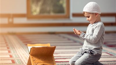  10 خطوات لتدريب الطفل على صلاة الفروض