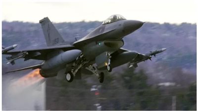 تركيا تستعرض مقاتلات 