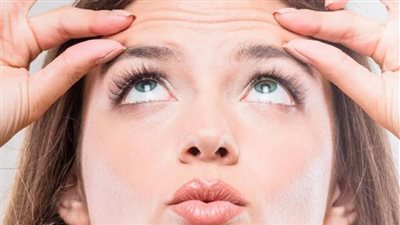 التجاعيد المبكرة.. أسباب ظهورها وطرق الوقاية الطبيعية