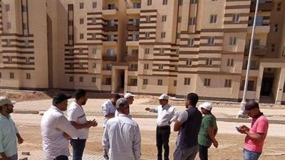 وزير الإسكان يتابع تنفيذ وحدات 