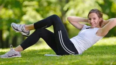 الملابس الرياضية الضيقة تهدد صحة النساء.. أطباء يحذرون