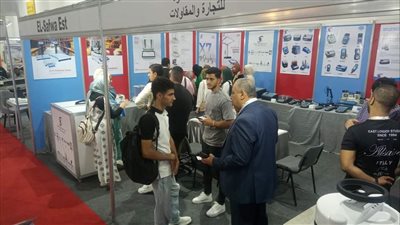 طلاب جامعة القناة في جولة علمية بمعرض 