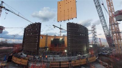 انتهاء تركيب المستوى الأول لمبنى الاحتواء الداخلي لمبنى المفاعل بالوحدة النووية بمحطة الضبعة