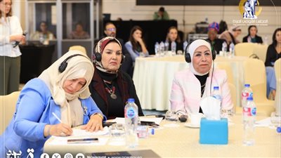 مؤتمر السكان يناقش تأثير قضايا صحة المرأة على النهوض بأدائها في مكان العمل