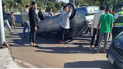 إنقلاب سيارة ملاكي بسبب السرعة الزائدة بالإسماعيلية 