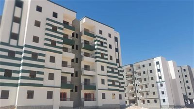 وزير الإسكان يتابع موقف تنفيذ وحدات 