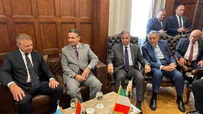 وزيرا التموين والزراعة يفتتحان 