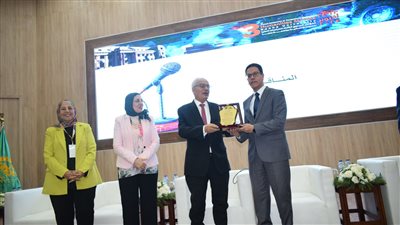 رضا حجازي يعرض رؤية شاملة عن مستقبل الدراسات العليا في العلوم الإنسانية 