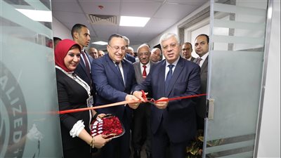وزير التعليم العالي يفتتح عددًا من المشروعات التعليمية والصحية بجامعة الإسكندرية 