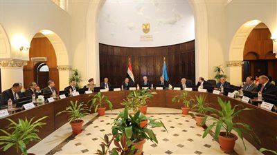 وزير التعليم العالي يوجه الجامعات بربط المنتج البحثي بالصناعة