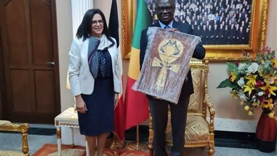 سفيرة مصر في برازافيل تقدم نسخة من أوراق اعتمادها لوزير الدفاع الكونغولي