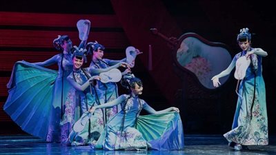 فرقة تشانغ دو تحيي حفلًا غنائيًا على المسرح المكشوف.. الليلة 