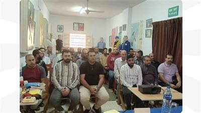 وزارة العمل تنظم ندوة 