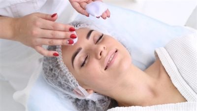 طرق طبيعية لتنظيف البشرة بعمق والحفاظ على نضارتها